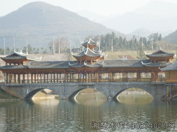 侗族
